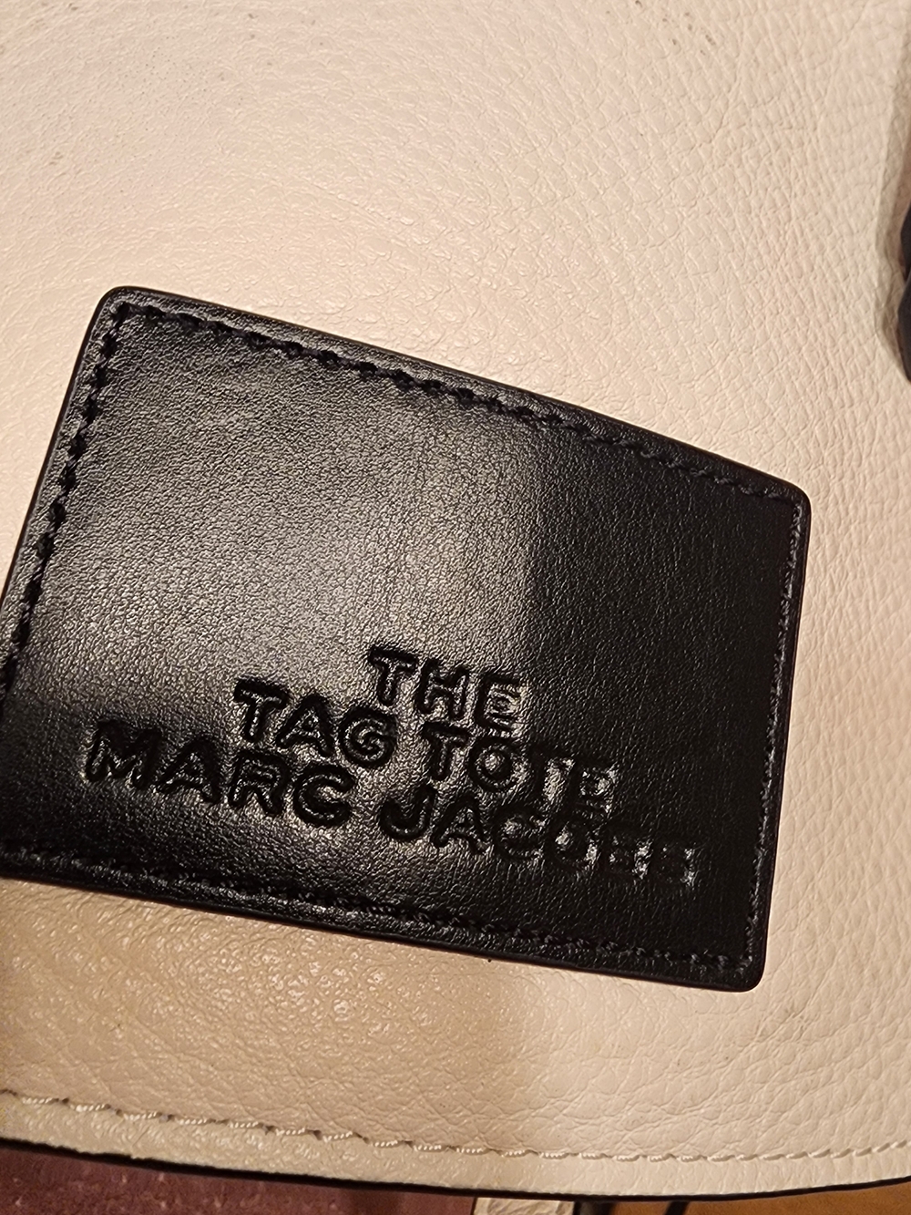 Marc Jacobs The Tag Tote In White Pebbled Leather - Picture 8 of 16